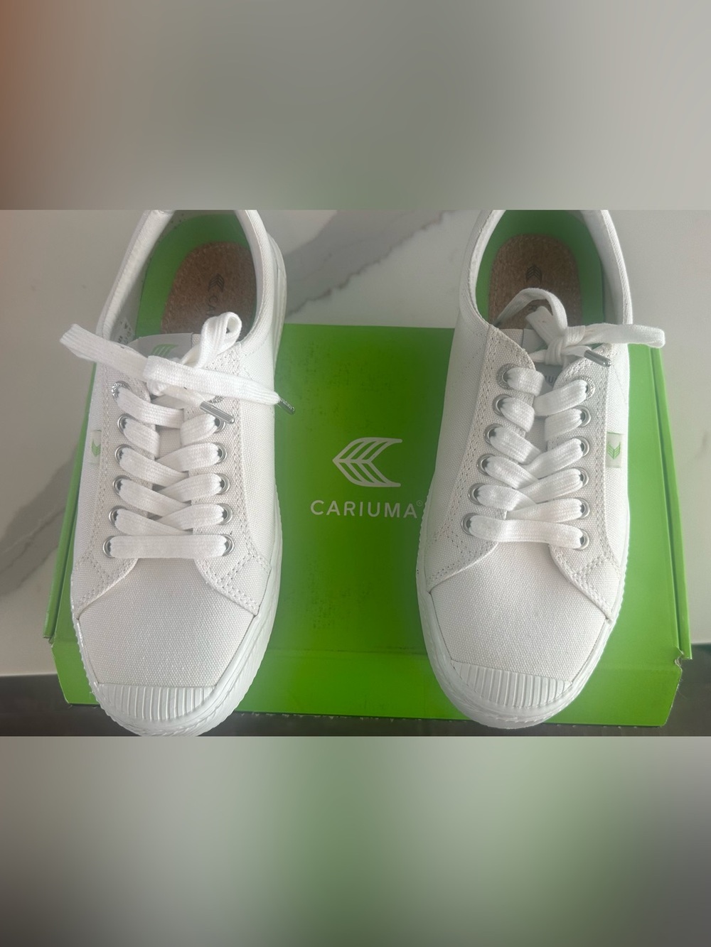 Cariuma Women’s OCA White Low-Top Canvas Sneakers Sz 10